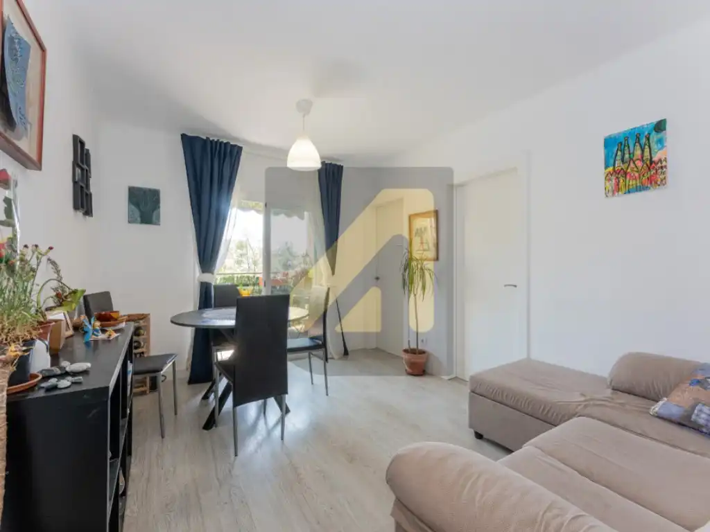 Living room of Apartments for sale in L'Hospitalet de Llobregat