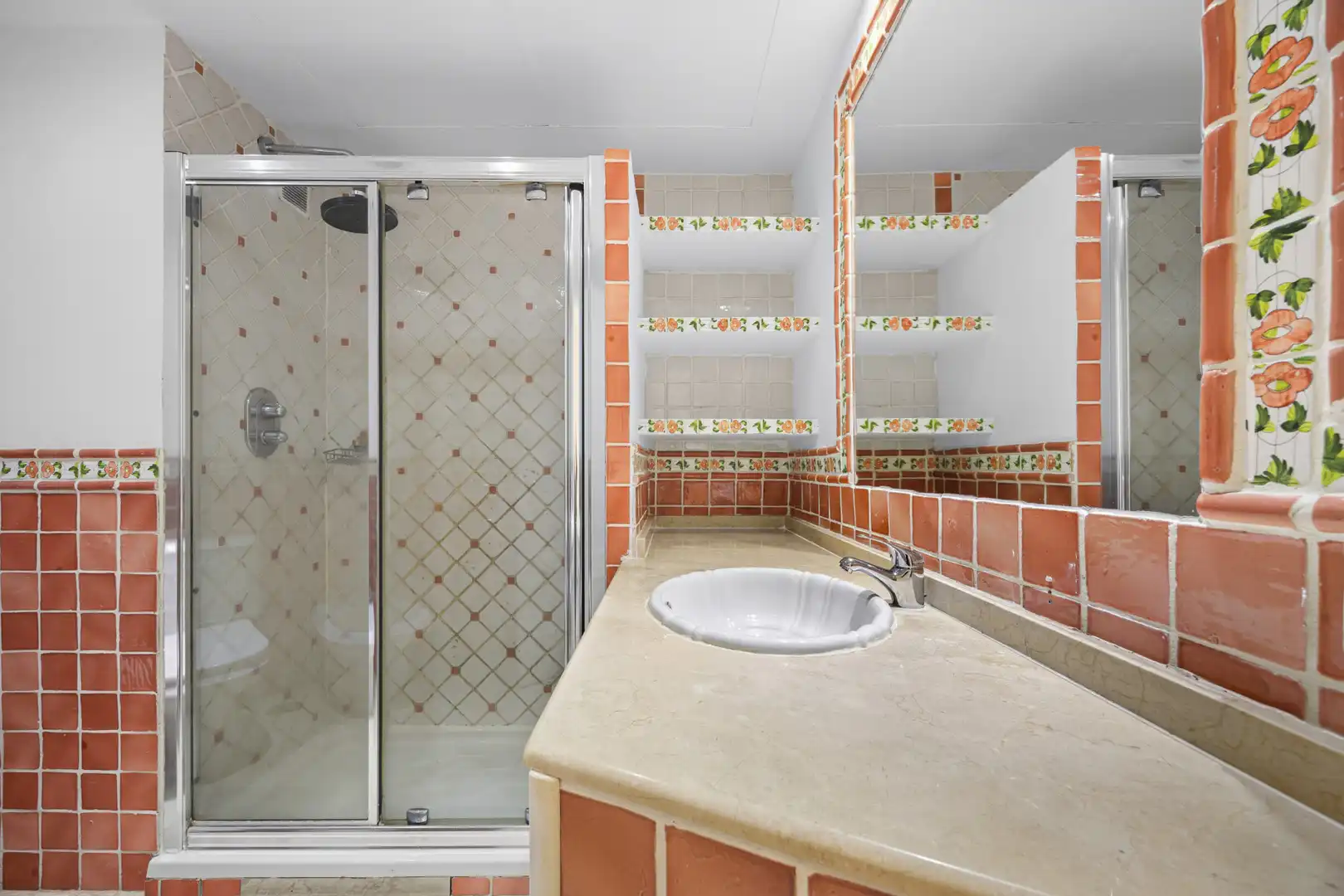 Badezimmer von Wohnungen zum Verkauf in Marbella mit Klimaanlage, Terrasse und Schwimmbad