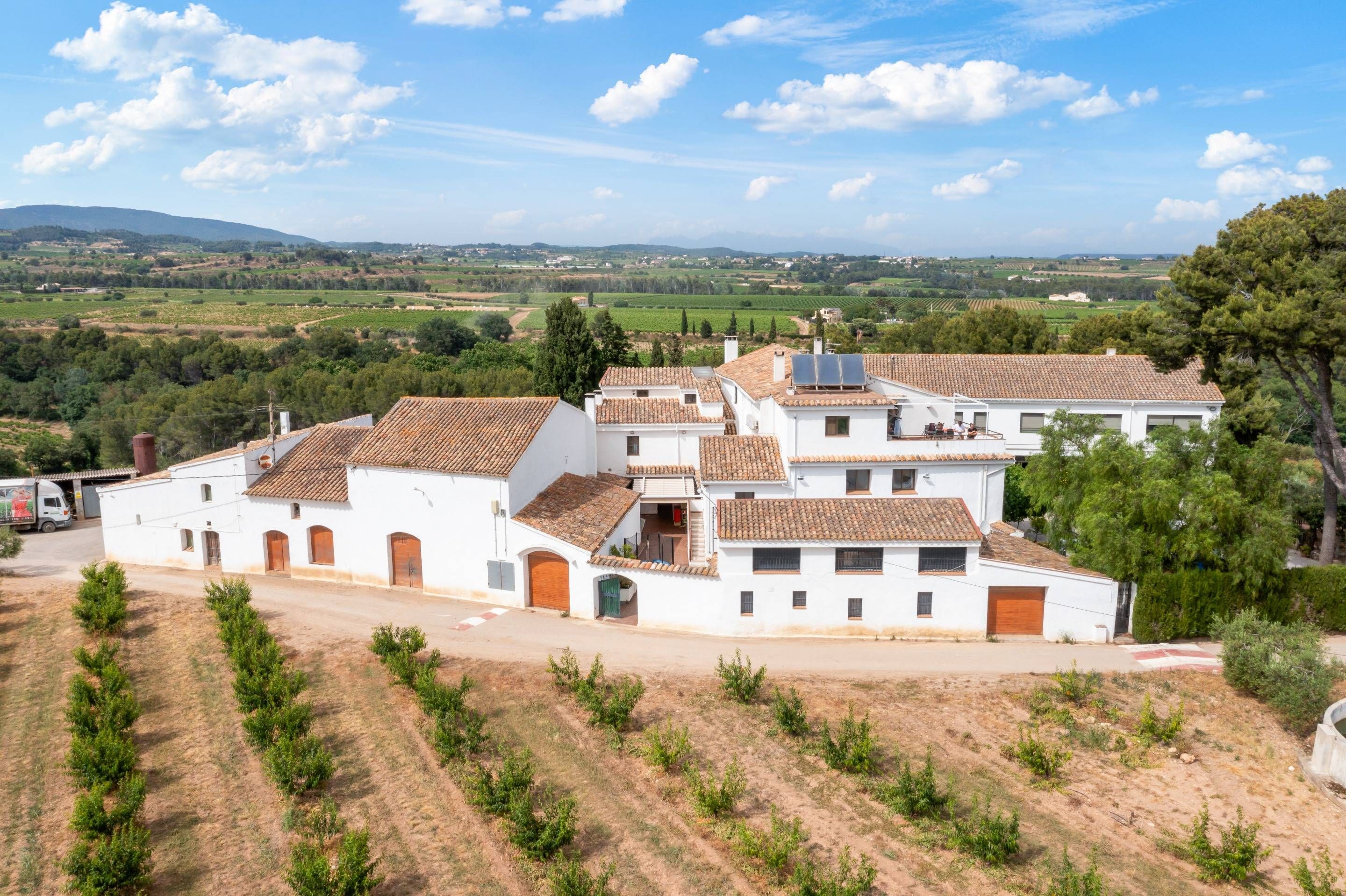Vista exterior de Finca rústica en venda en Sant Martí Sarroca amb Calefacció, Jardí privat i Terrassa