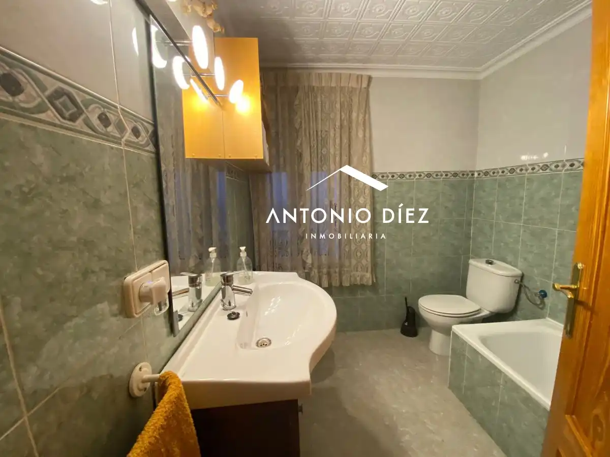 Baño de Casa adosada de alquiler en Aspe con Calefacción, Terraza y Amueblado