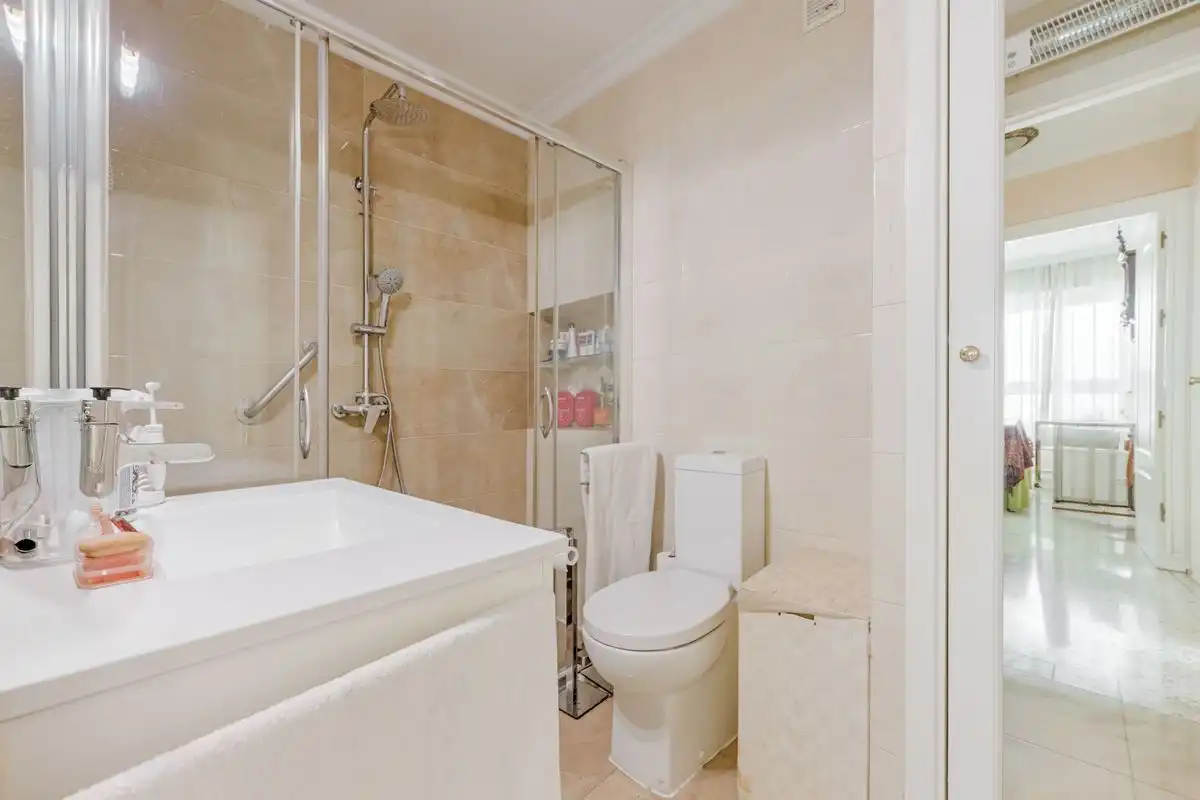 Baño de Piso en venta en Sevilla con Aire acondicionado, Calefacción y Terraza