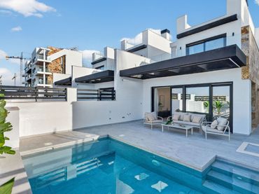 Casa amb piscina en venda a Nueva Torrevieja - Aguas Nuevas
