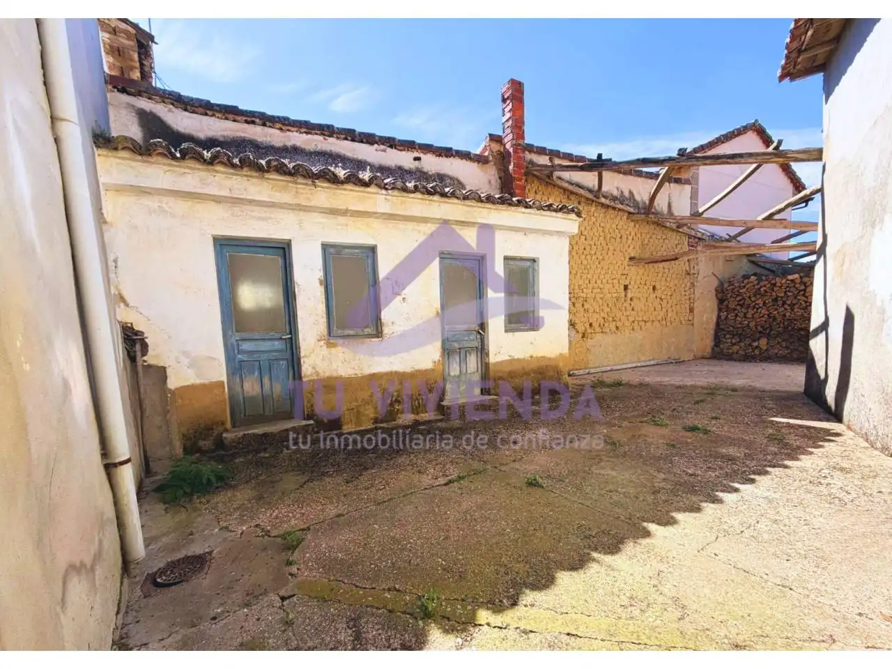 Exterior view of Houses for sale in Poza de la Vega