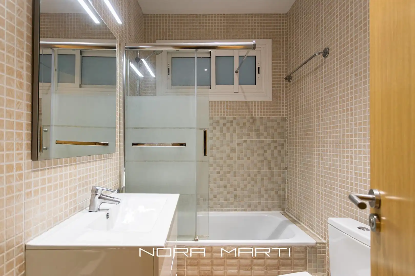 Badezimmer von Wohnung zum Verkauf in Barcelona mit Heizung und Balkon