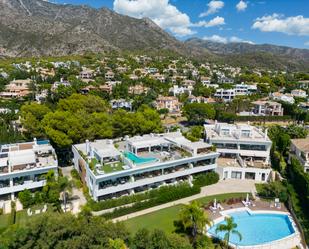 Vista exterior de Àtic de lloguer en Marbella amb Aire condicionat, Terrassa i Piscina