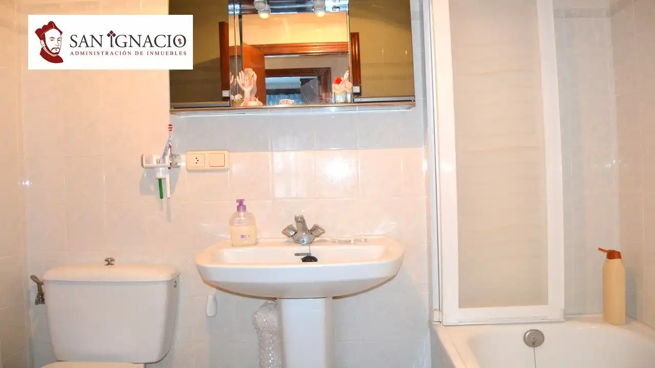 Baño de Piso en venta en Trespaderne con Calefacción, Terraza y Trastero