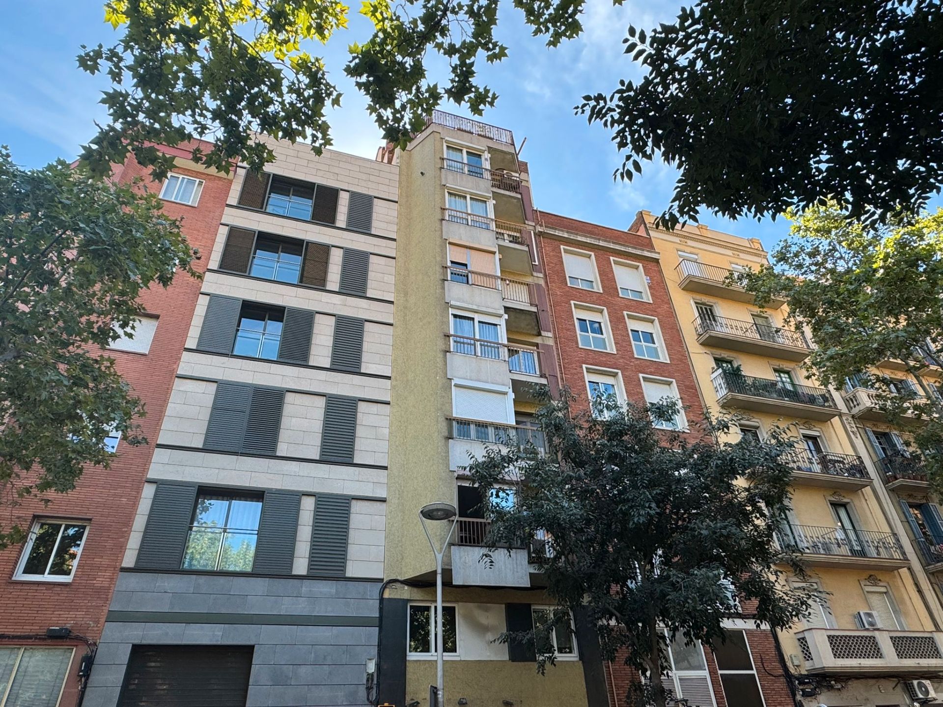 Exterior view of Flat for sale in  Barcelona Capital  with Air Conditioner, Furnished and Balcony