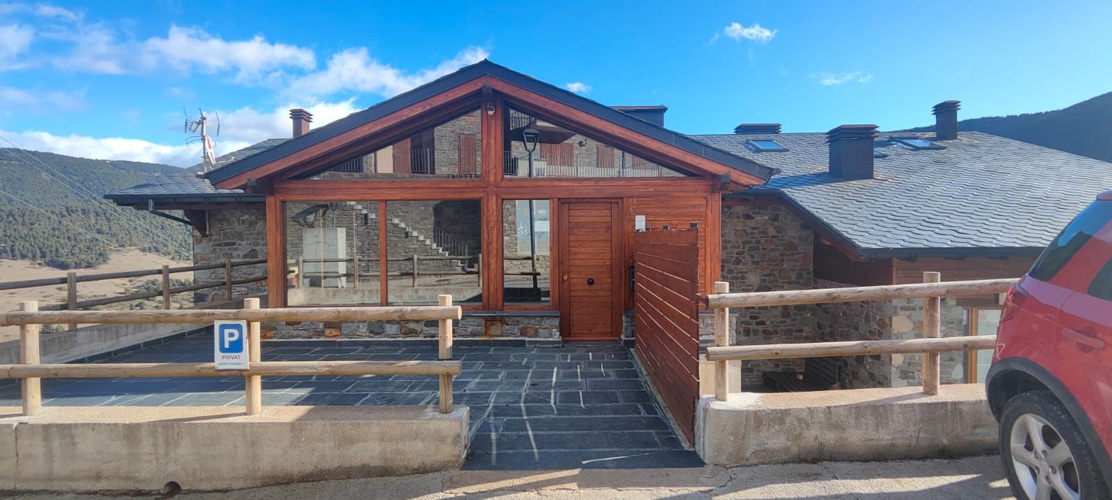 Vista exterior de Piso en venta en Alp