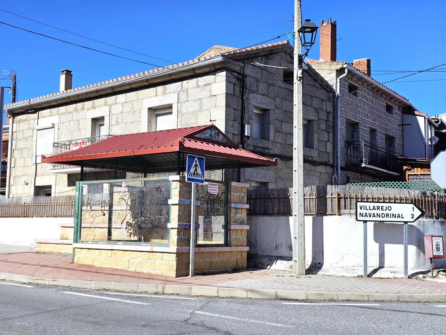 Vista exterior de Casa o xalet en venda en Navarredondilla amb Traster i Moblat
