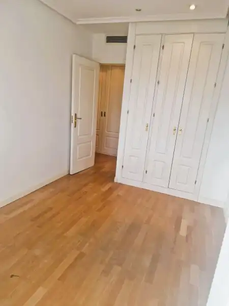 Bedroom of Flat for sale in Madrid  with Air Conditioner, Heating and Parquet flooring
