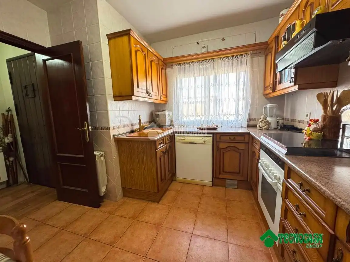 Cuina de Casa adosada en venda en Gerindote amb Aire condicionat, Calefacció i Jardí privat