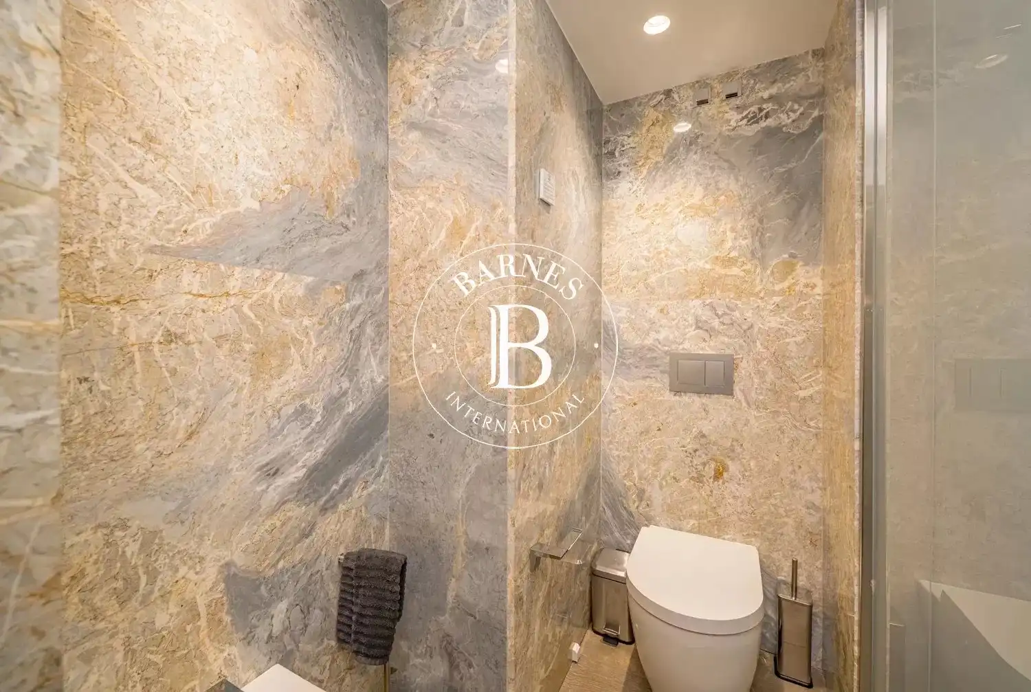 Bathroom of Flat for rent in Madrid  with Air Conditioner, Heating and Swimming Pool
