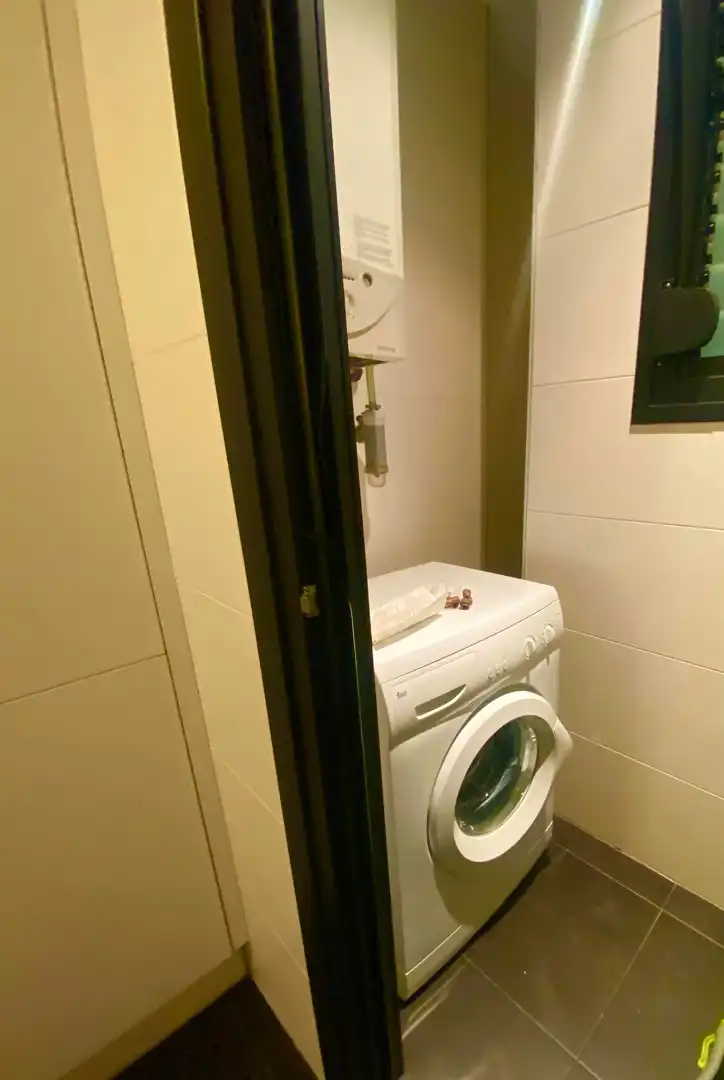 Bany de Pis en venda en Torrelavega  amb Calefacció, Parquet i Moblat