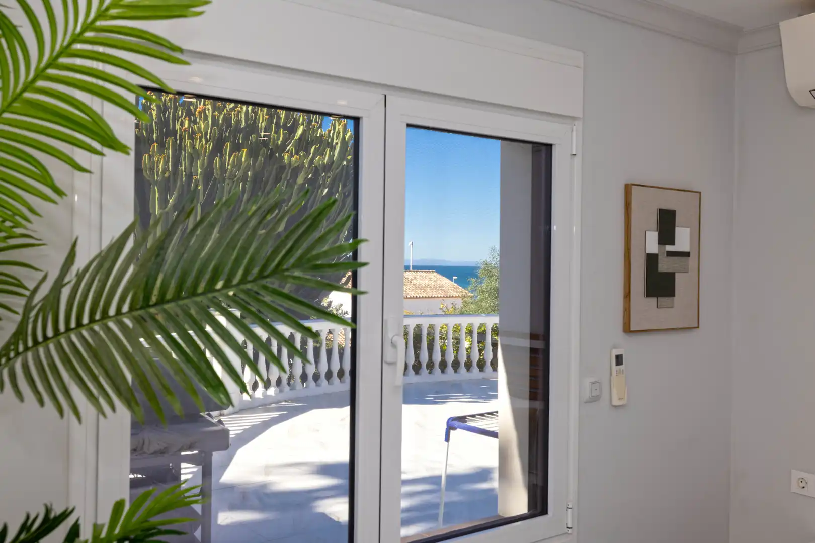 Vista exterior de Casa o xalet en venda en Marbella amb Aire condicionat, Calefacció i Jardí privat