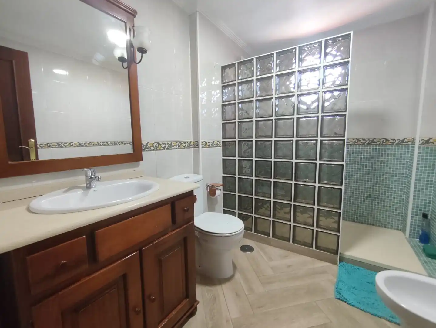 Badezimmer von Haus oder Chalet zum Verkauf in Gines mit Klimaanlage, Heizung und Schwimmbad
