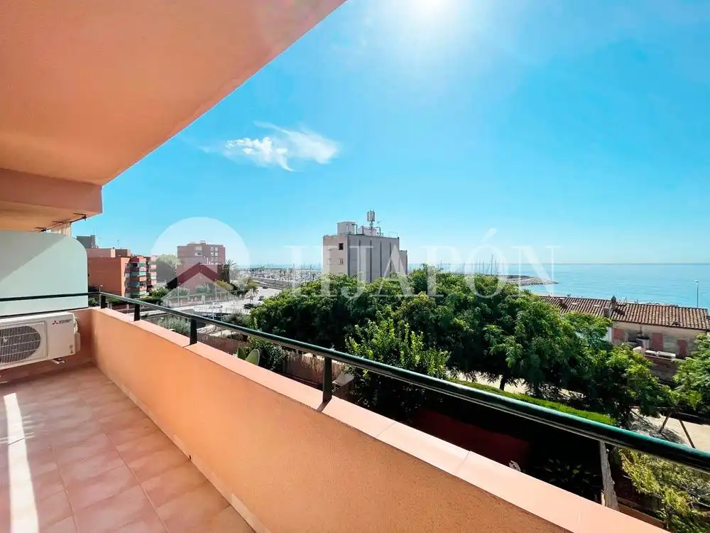 Terraza de Casa adosada en venta en El Masnou con Calefacción, Jardín privado y Terraza