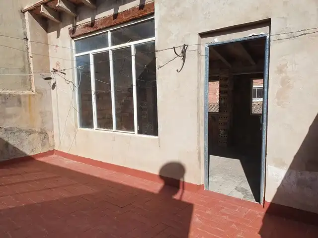 Vista exterior de Casa adosada en venda en Castellnovo amb Terrassa, Traster i Balcó