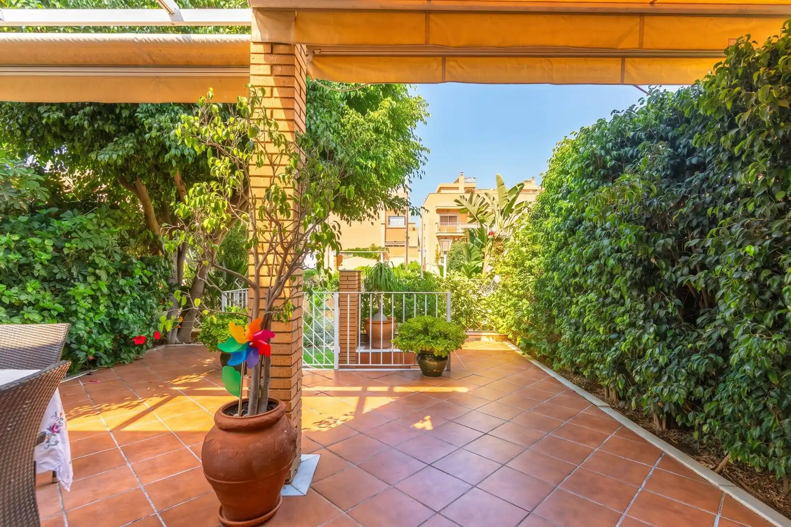 Jardí de Dúplex en venda en Almería amb Aire condicionat, Calefacció i Jardí privat