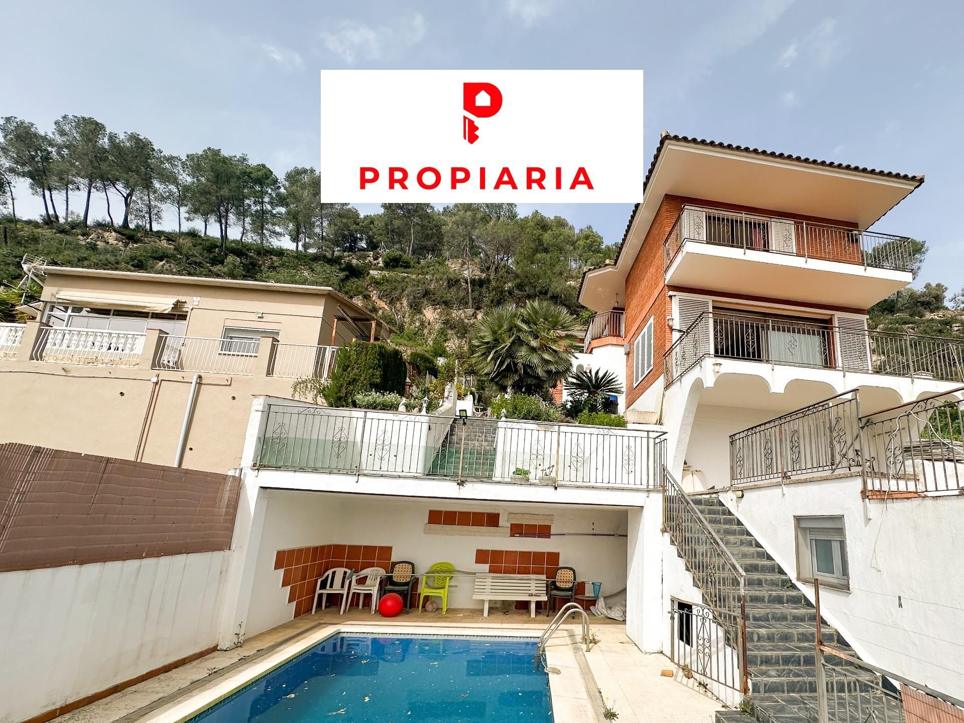 Vista exterior de Casa o xalet en venda en Vallirana amb Aire condicionat, Calefacció i Jardí privat