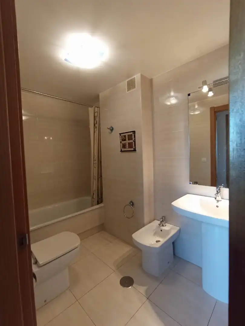 Bany de Apartament en venda en A Illa de Arousa  amb Calefacció, Parquet i Traster