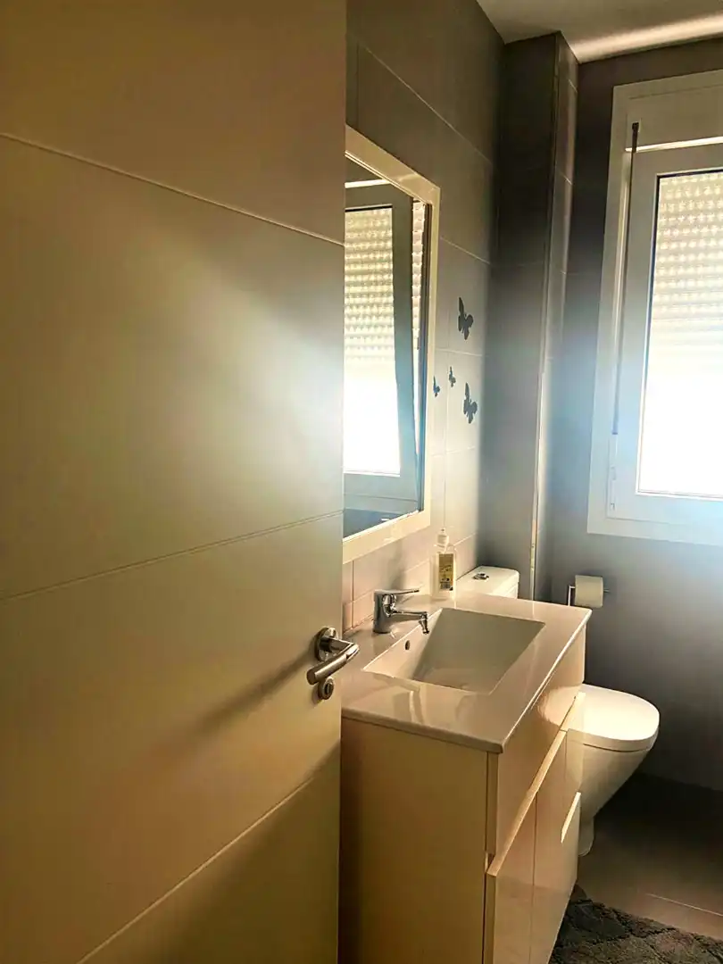 Baño de Apartamento de alquiler en Cangas  con Calefacción, Amueblado y Horno