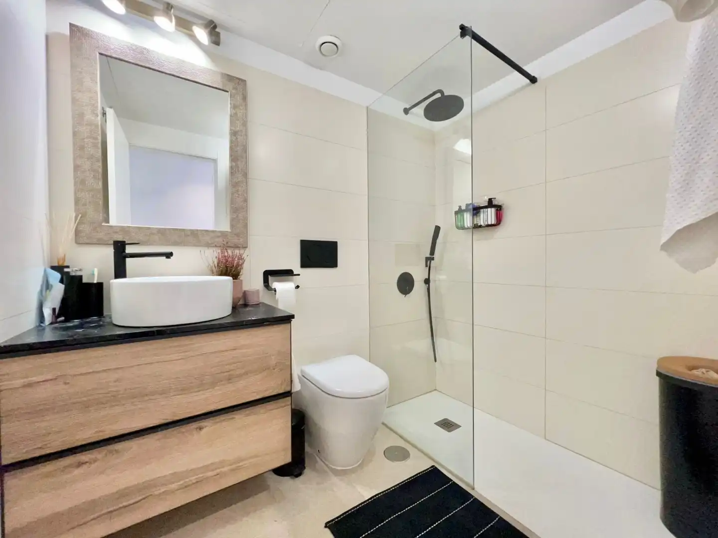 Baño de Casa o chalet de alquiler en Torrevieja con Aire acondicionado, Calefacción y Terraza