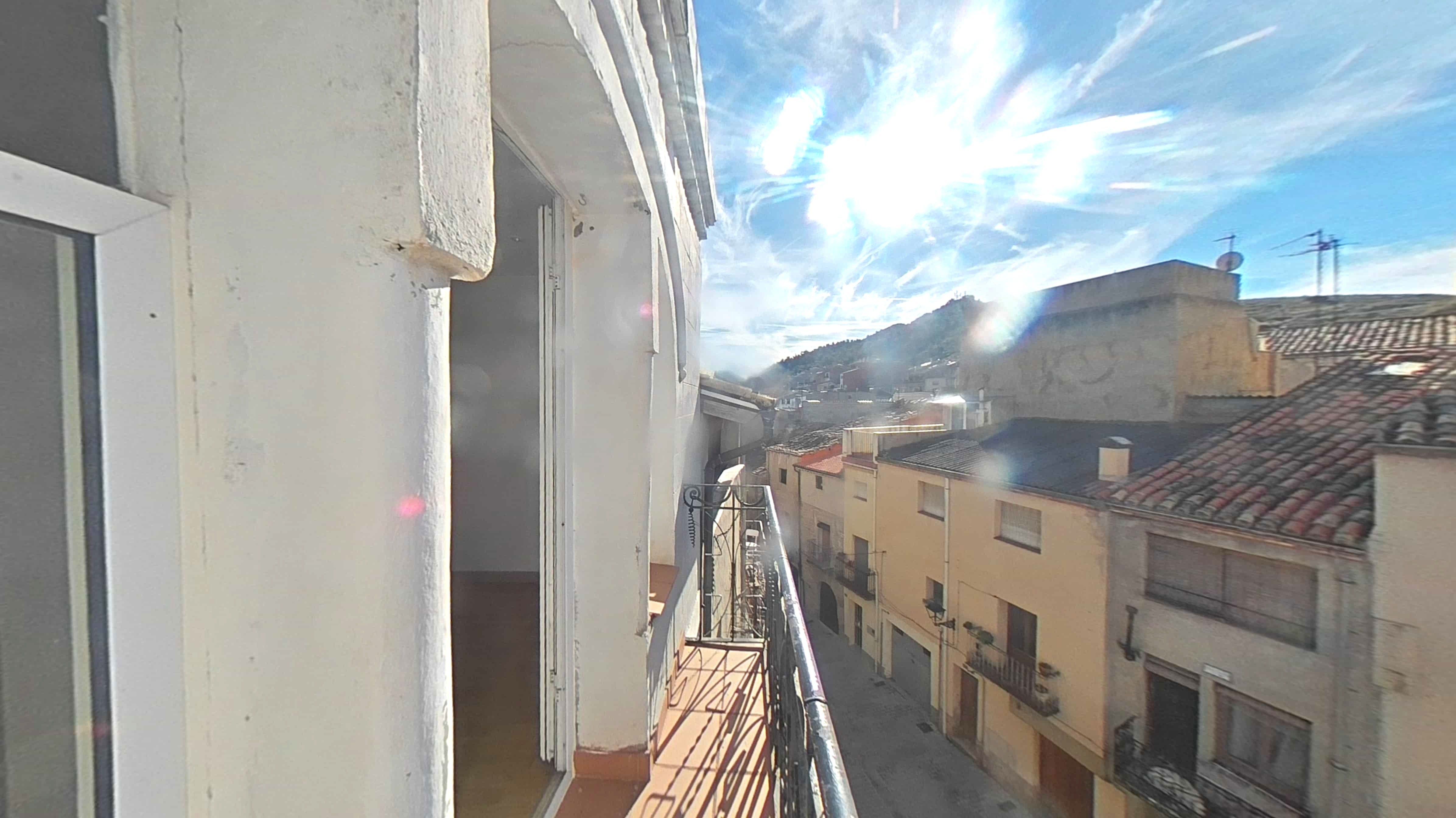 Vista exterior de Pis en venda en Artesa de Segre amb Parquet i Balcó