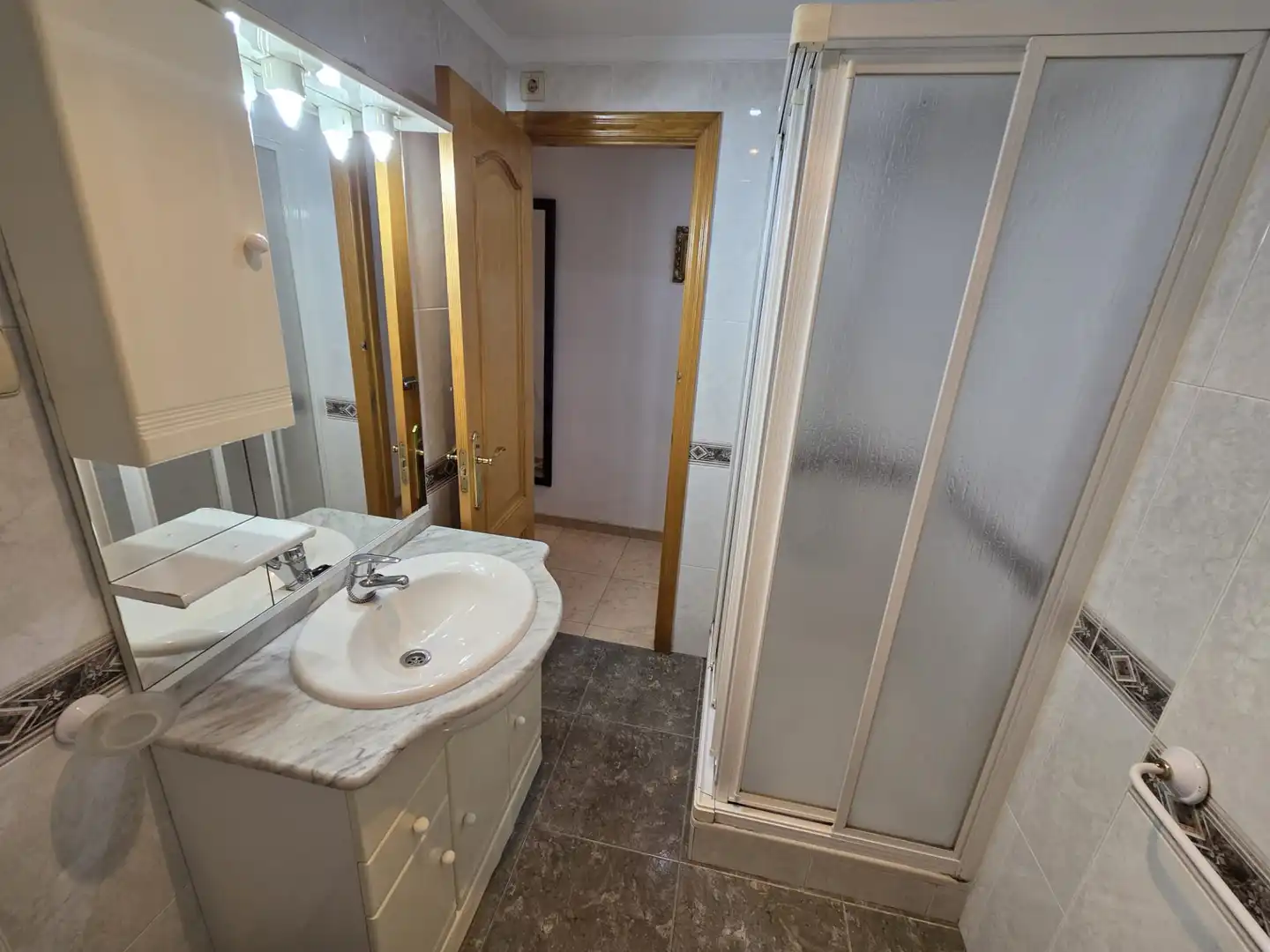 Bathroom of Flat for rent in Granada  with Furnished, Oven and Washing machine