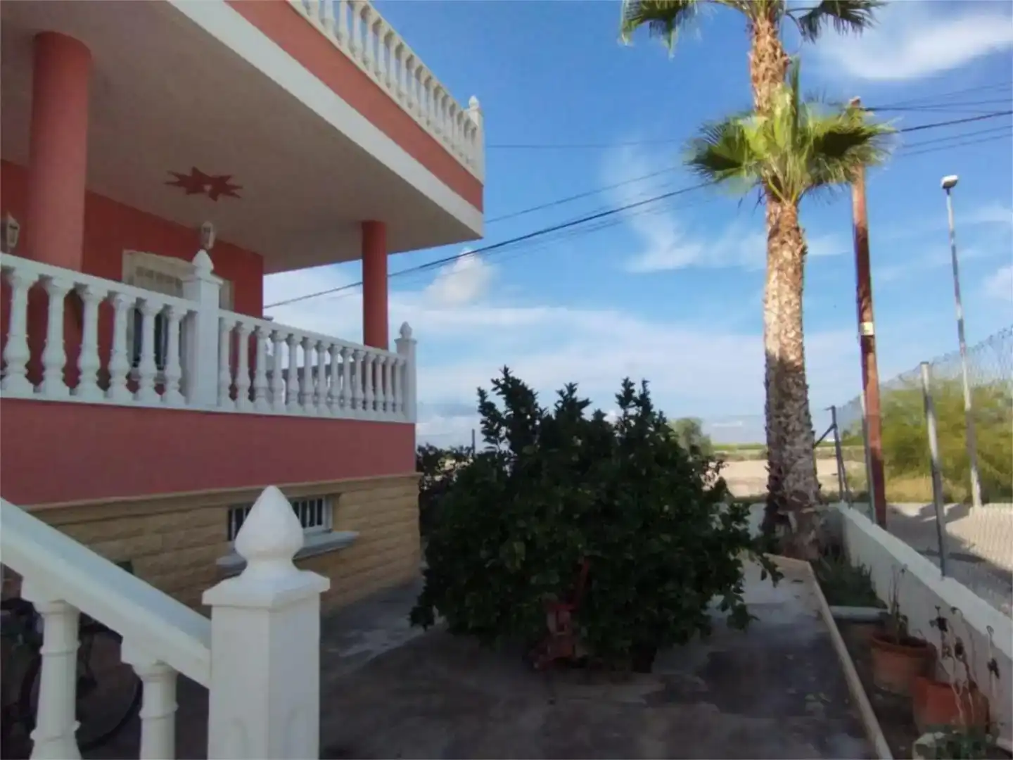 Vista exterior de Casa o xalet per a compartir en Benferri amb Jardí privat, Piscina i Moblat