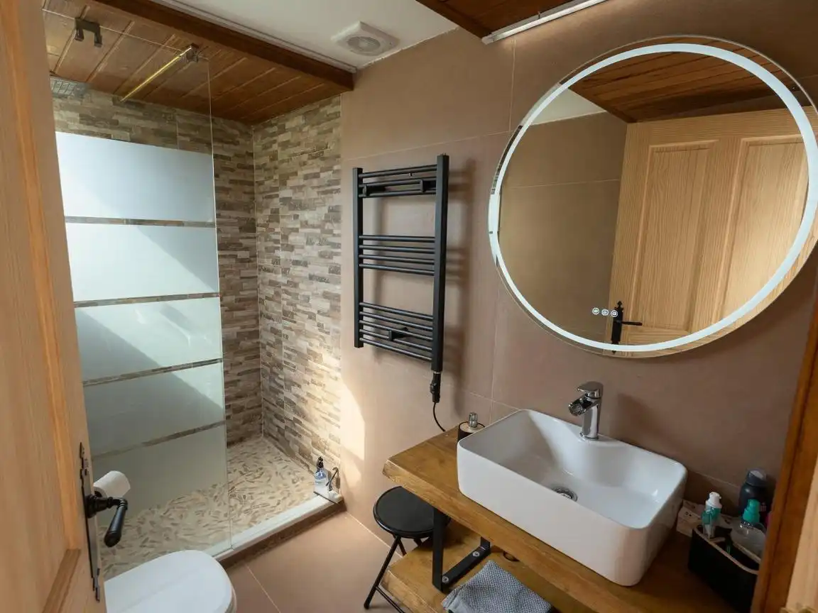 Badezimmer von Country house zum Verkauf in Piloña