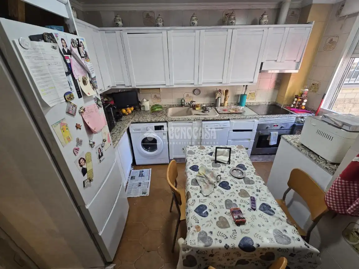 Kitchen of Flat for sale in Madrid  with Air Conditioner, Heating and Parquet flooring