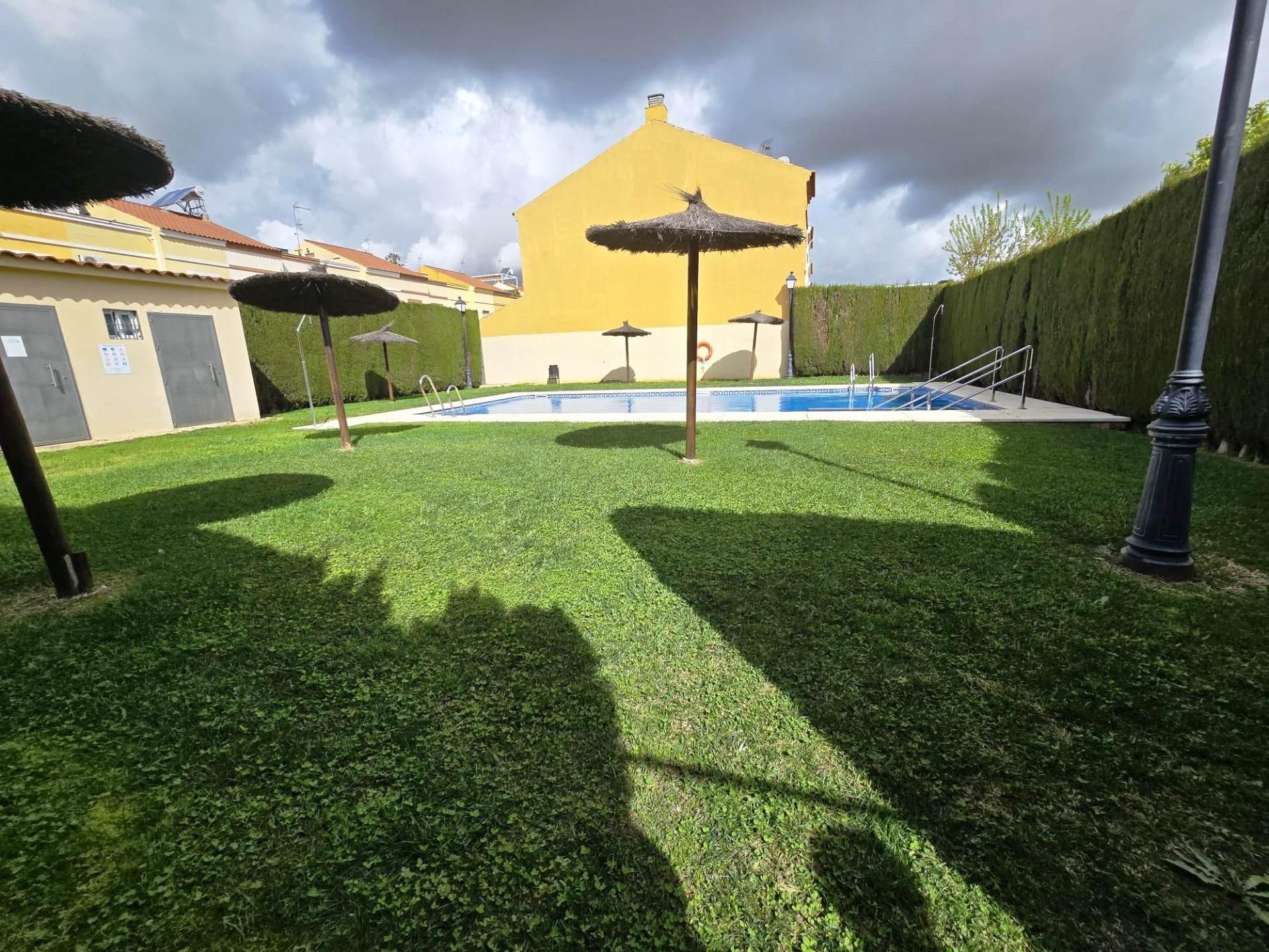 Jardí de Casa adosada en venda en Bormujos amb Aire condicionat, Jardí privat i Traster