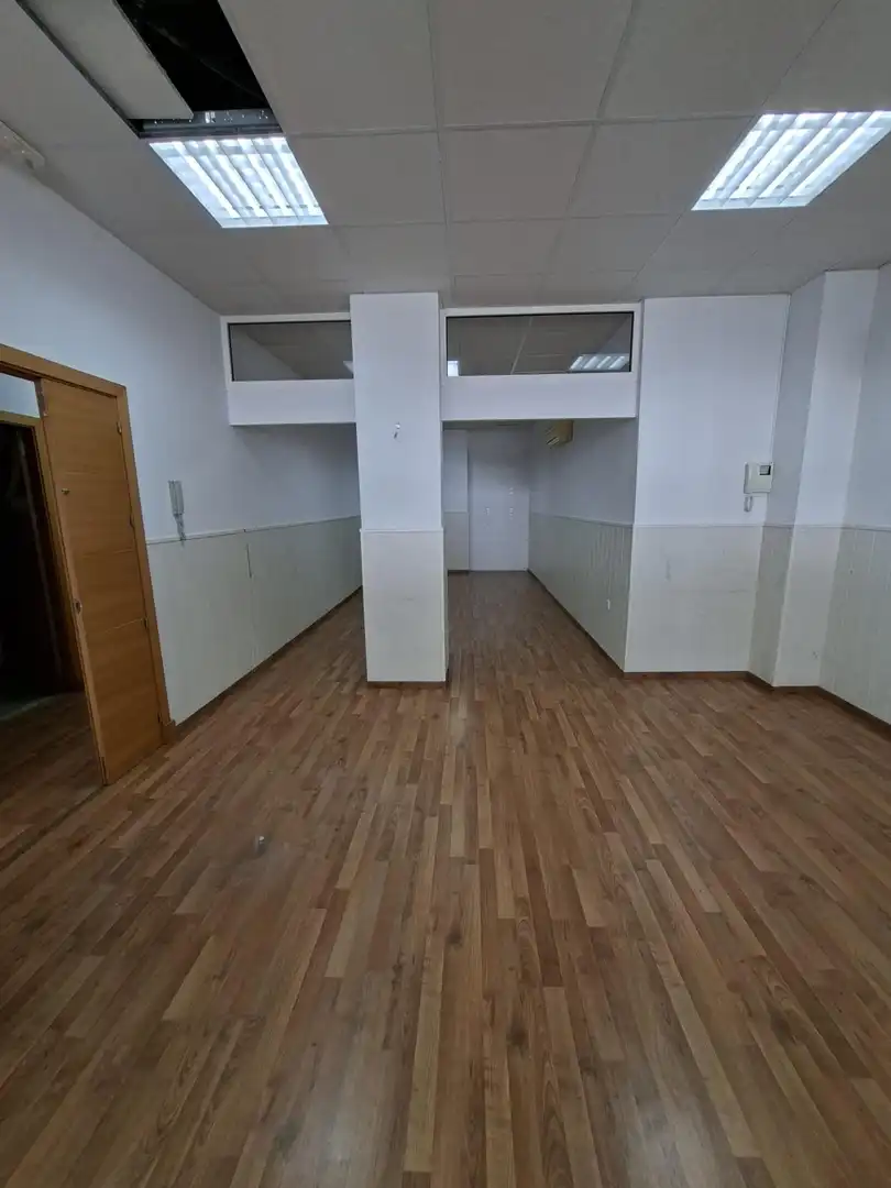 Local comercial de lloguer a Núcleo urbano, imagen 5