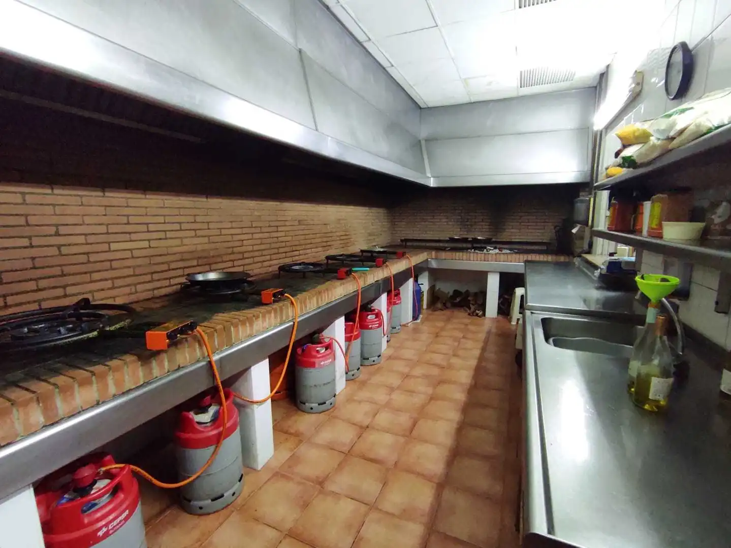 Cuina de Local de lloguer en Cullera amb Aire condicionat