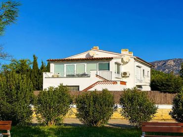 Casa con piscina en venta en Carrer Castanyer 18