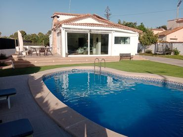 Detached house with pool for sale in San Antonio de Benagéber