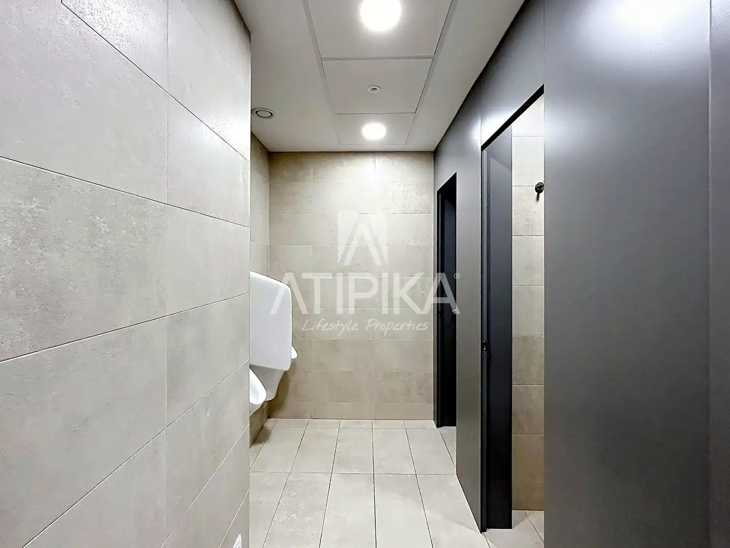 Badezimmer von Büro zur Miete in Barcelona mit Klimaanlage