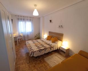 Bedroom of Flat to share in Ávila Capital  with Heating, Parquet flooring and Terrace