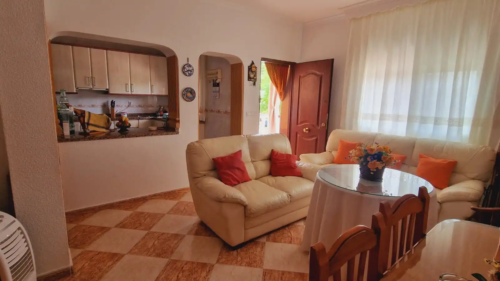 Sala d'estar de Casa o xalet en venda en Córdoba amb Aire condicionat, Calefacció i Jardí privat