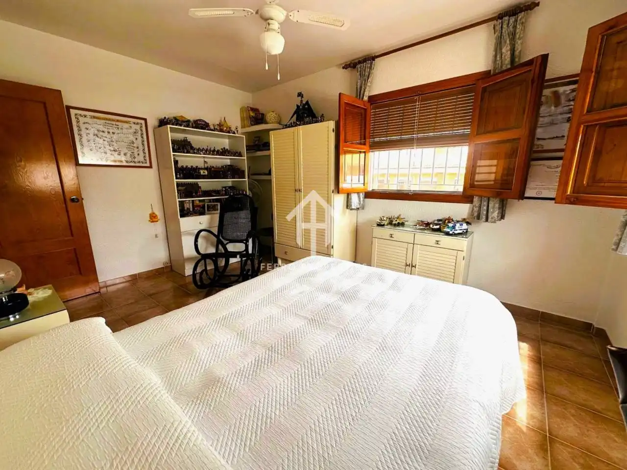 Dormitori de Casa o xalet en venda en Loja amb Aire condicionat, Jardí privat i Terrassa