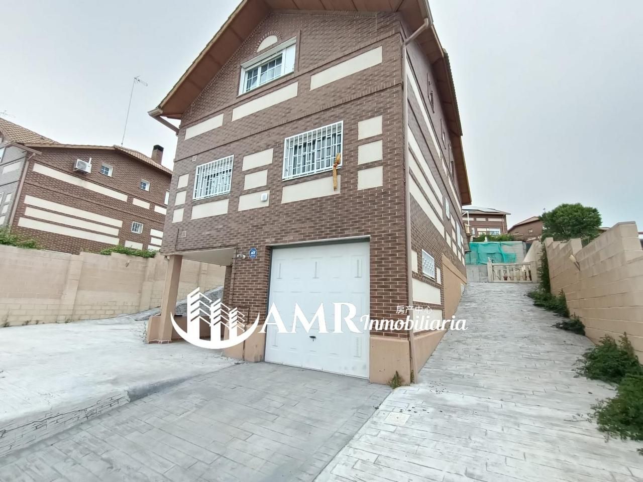 Vista exterior de Casa o xalet en venda en Seseña amb Calefacció, Jardí privat i Traster