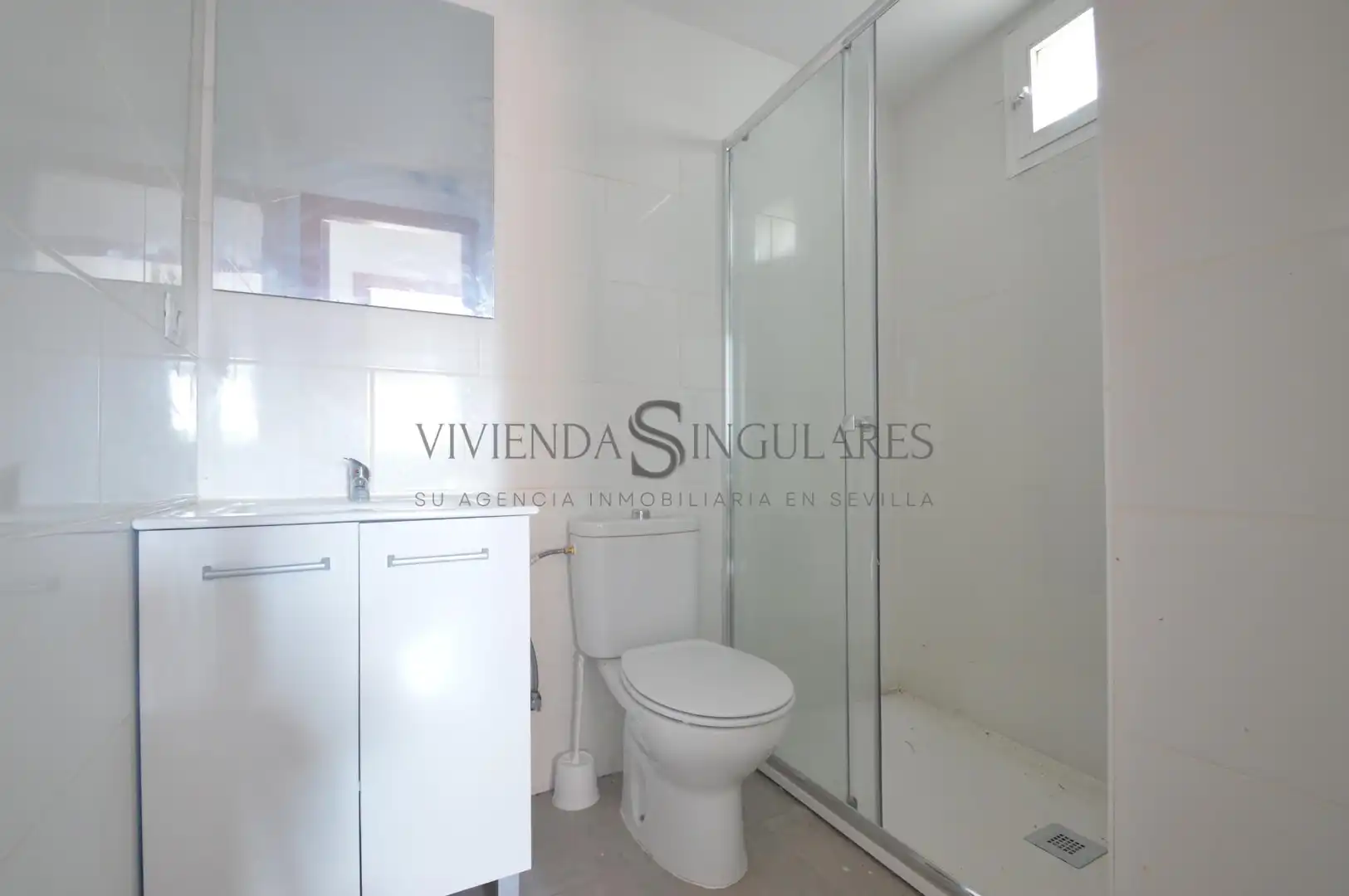 Baño de Piso en venta en Sevilla con Aire acondicionado, Terraza y Piscina comunitaria