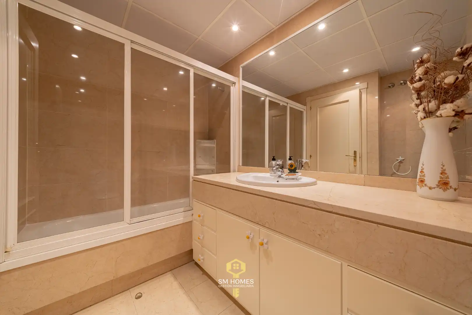 Badezimmer von Wohnung zum Verkauf in Madrid mit Klimaanlage, Heizung und Terrasse