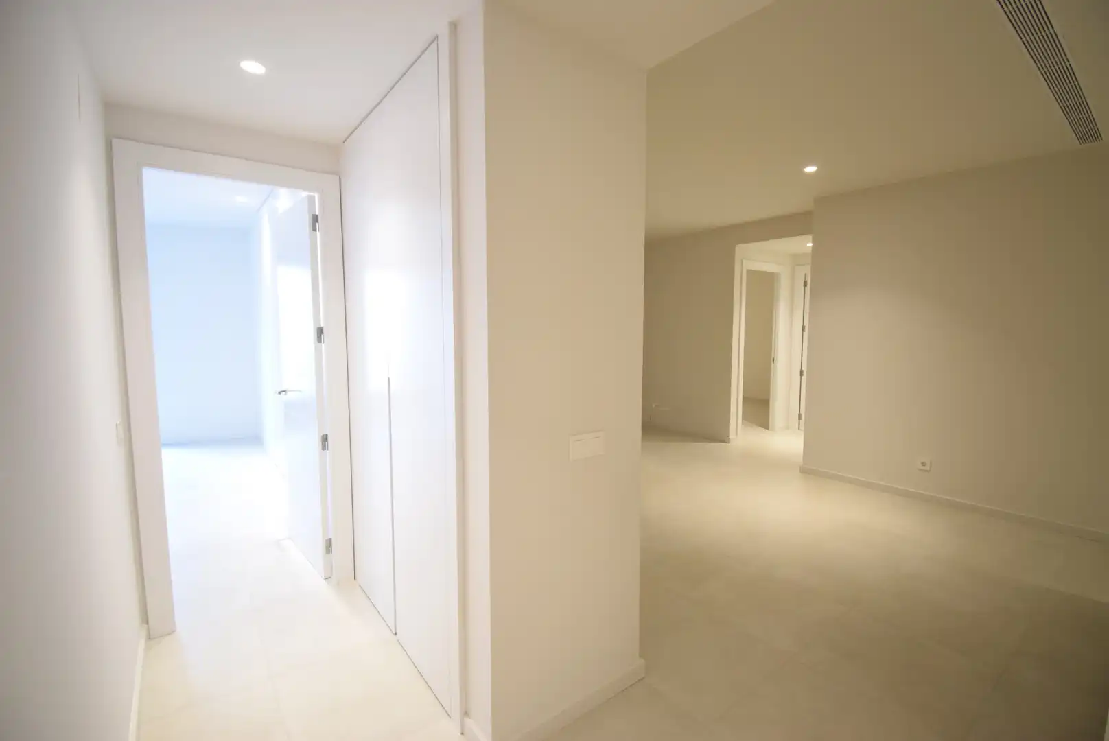 Wohnung zur Miete in Girona mit Klimaanlage, Heizung und Balkon