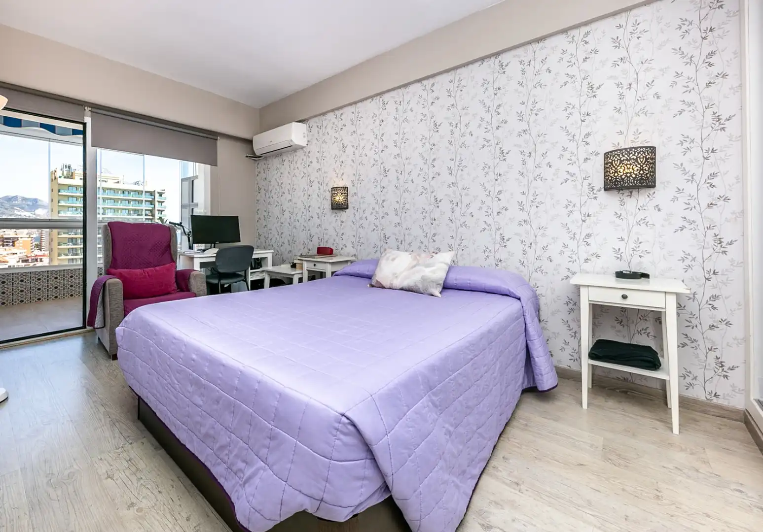 Schlafzimmer von Dachboden zur Miete in Fuengirola mit Klimaanlage, Terrasse und Möbliert