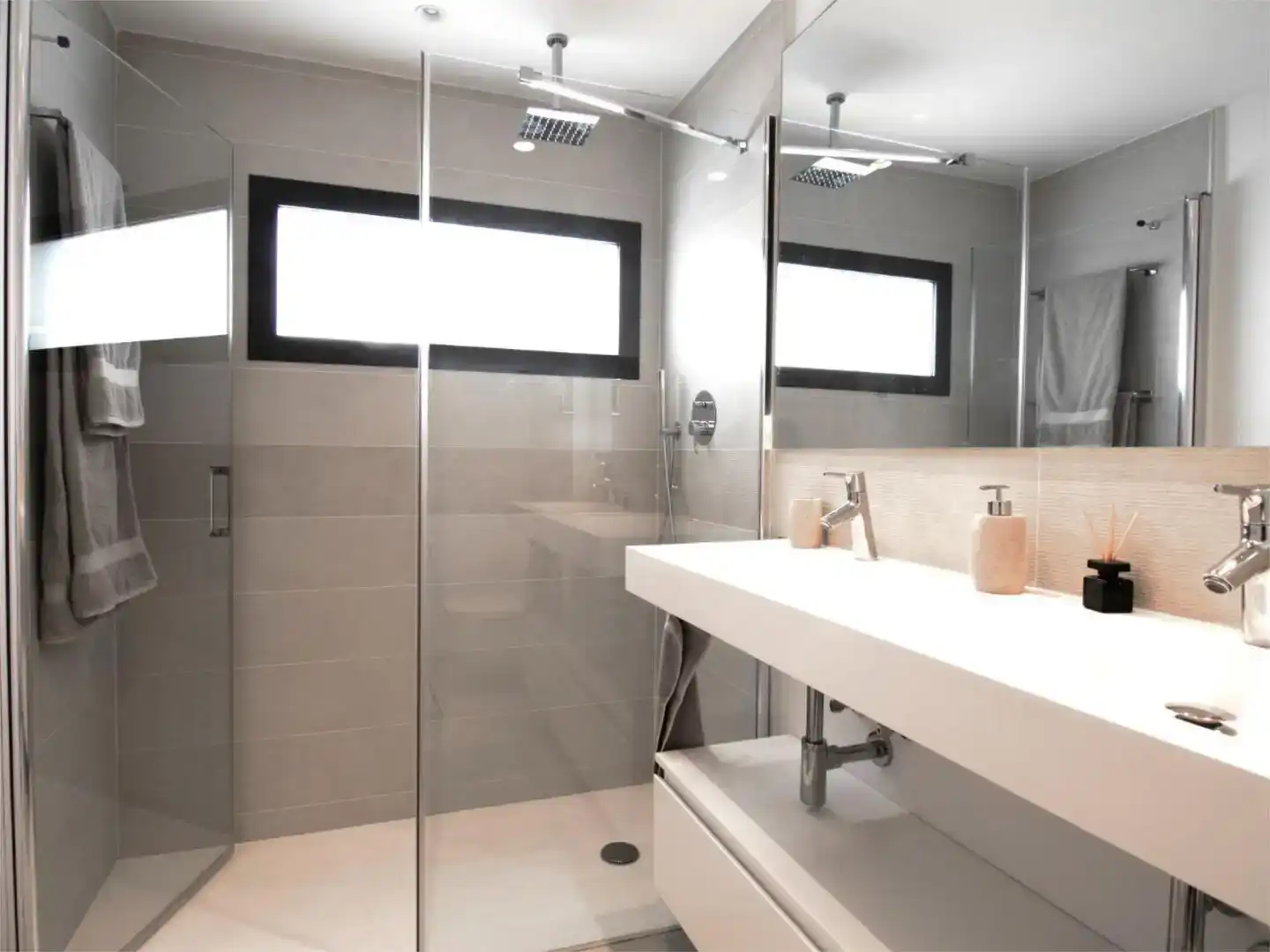 Bany de Apartament en venda en Fuengirola amb Aire condicionat, Piscina i Balcó