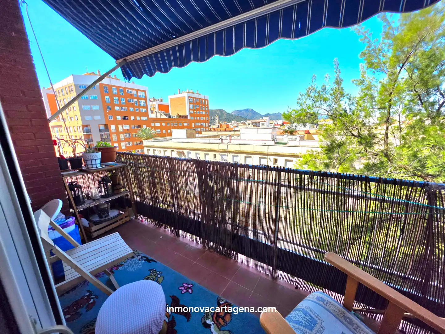 Piso con terraza en venta en Calle Santiago Ramón Y Cajal 106, imagen 2