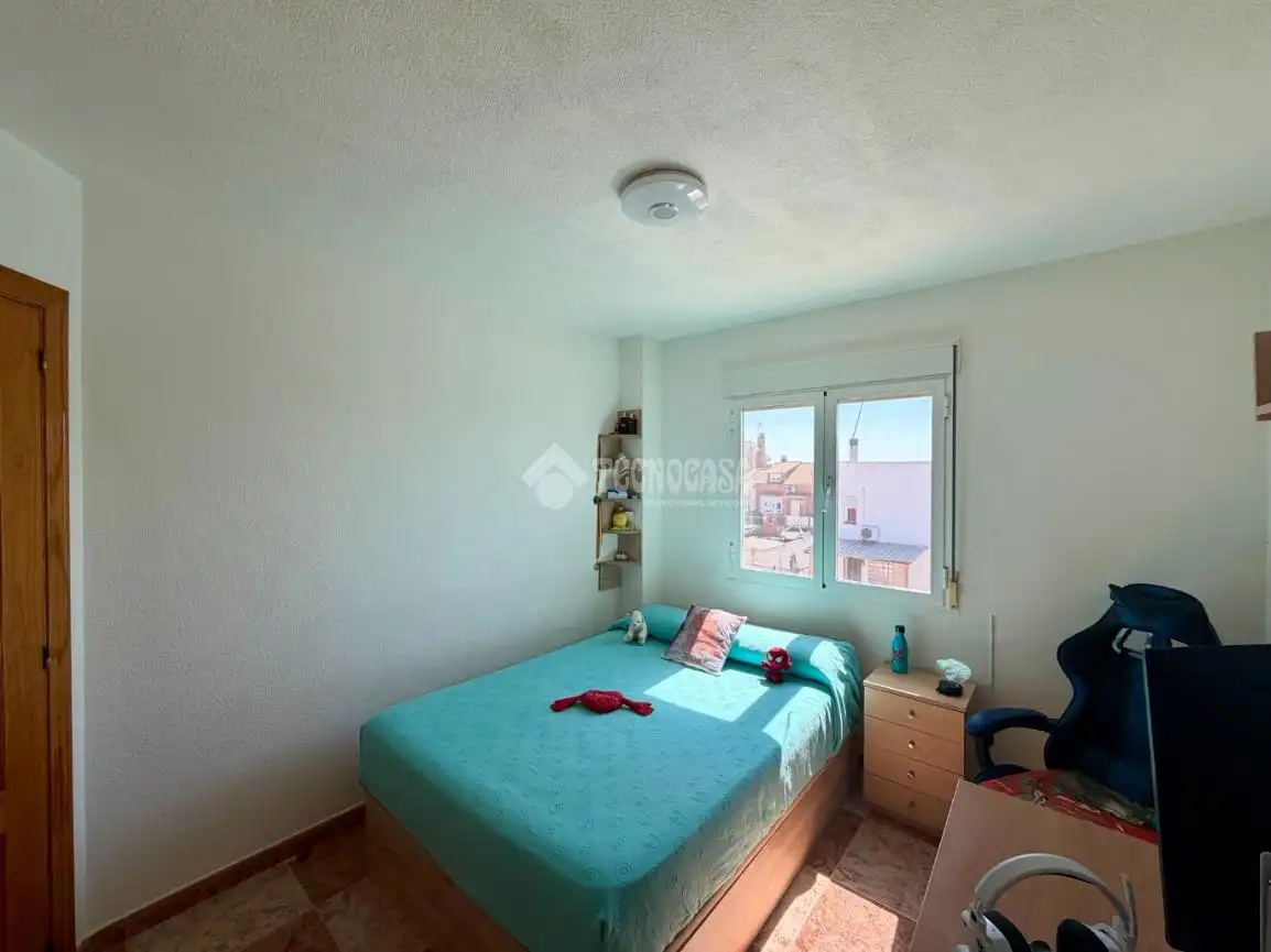 Habitación de Casa adosada en venta en Villanueva de la Torre con Jardín privado, Terraza y Balcón