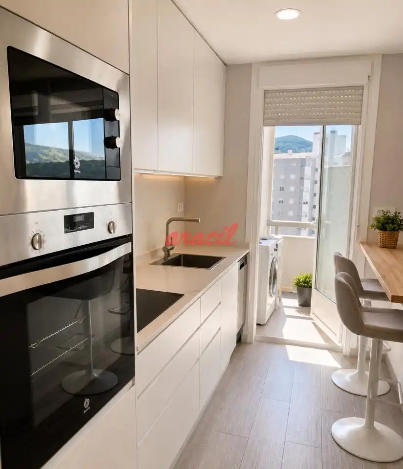 Cocina de Apartamento en venta en Ourense Capital  con Calefacción y Balcón