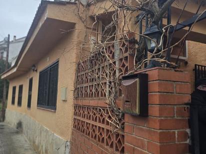 Vista exterior de Casa o xalet en venda en La Bisbal del Penedès amb Aire condicionat i Terrassa